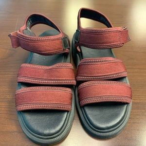 Dr. Martens Effra Sandal ♥️